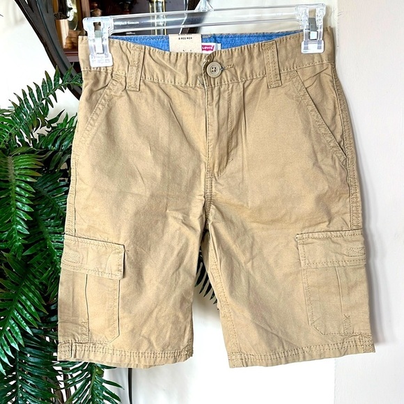 Brand New Levi's Cargo Shorts Adjustable Waistband Tan Khaki Neutral Cotton - Picture 1 of 13
